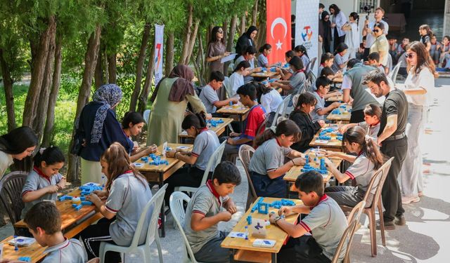 T3 Vakfı'nın geliştirdiği eğitsel kutu oyunu 'T-Küp' öğrencilerle buluştu