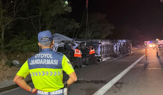 Tekirdağ'da devrilen TIR'ın sürücüsü öldü