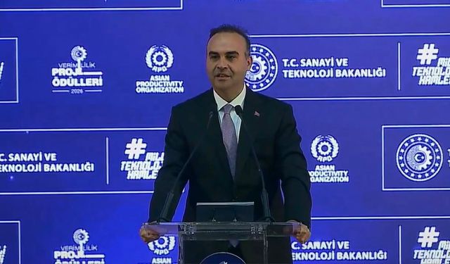 Bakan Kacır: Türkiye'de tasarlanan ve inşa edilen bir uzay aracıyla Ay'a ulaşmaya hazırlanıyoruz