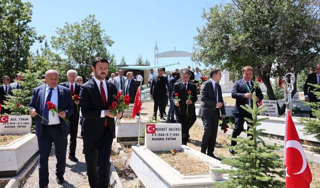 Başbağlar'da 33 yıl önce katledilen 33 kişi törenle anıldı