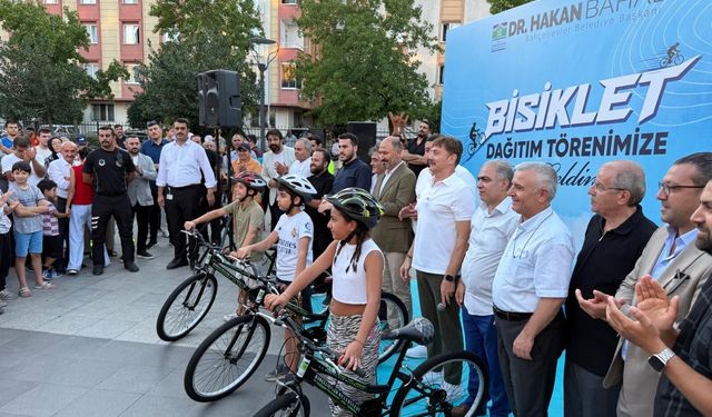 Bahçelievler'de 4 bin 300 çocuğa bisiklet dağıtıldı