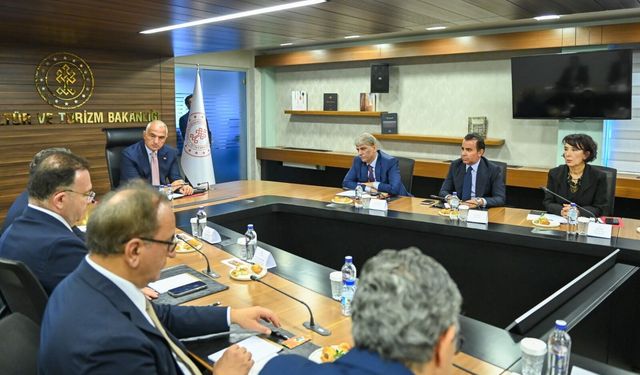 Bakan Ersoy, Hizmet İhracatçıları Birliği yönetimini kabul etti