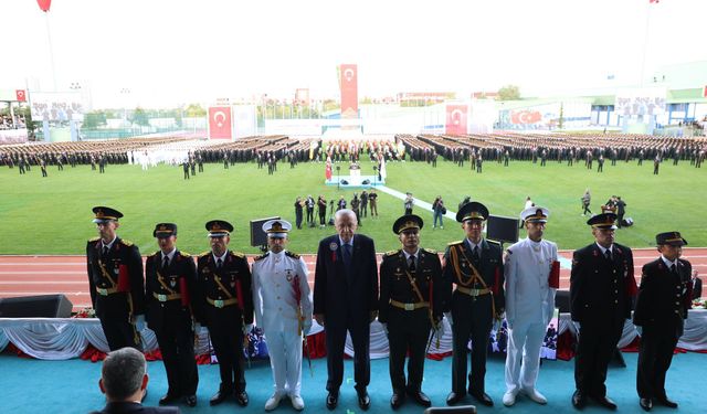 Cumhurbaşkanı Erdoğan: Terörün gölgesinin çekildiği bir Türkiye'de yeni kardeşlik türküleri söyleyeceğiz