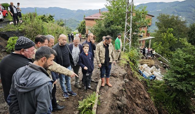 Toprak altında kalan ahırda 5 büyükbaş öldü