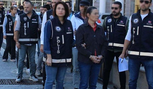 Kuşadası Belediyesi'ne operasyon: 15 gözaltı