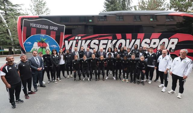 Bakan Güler, Yüksekova Spor Kadın Futbol Takımı sporcuları ile görüştü