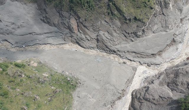 Nepal'de çığ düştü: 10 kişi kayıp
