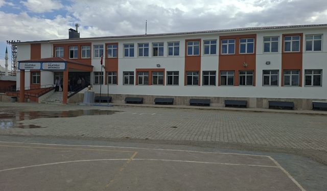 Van’da bir öğrenci, okula tüfekle geldi