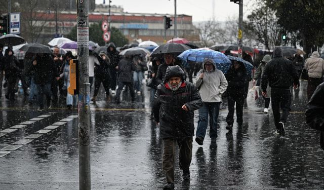 AKOM'dan İstanbul için kuvvetli yağış ve fırtına uyarısı