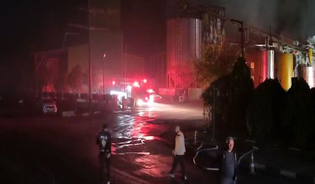 Yağ fabrikasındaki yangın 8,5 saatte kontrol altına alındı