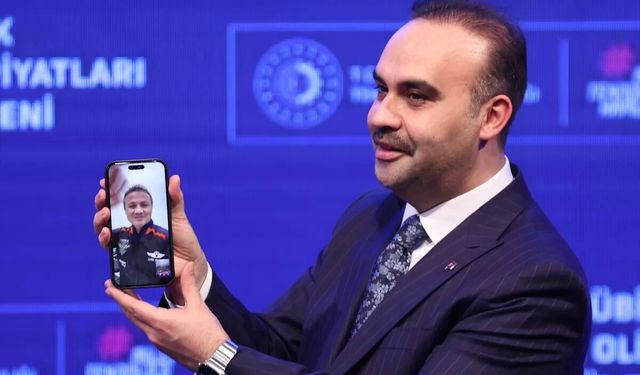 Bakan Kacır: 2027'nin ilk aylarında Ay uzay aracımızı Ay'a göndereceğiz