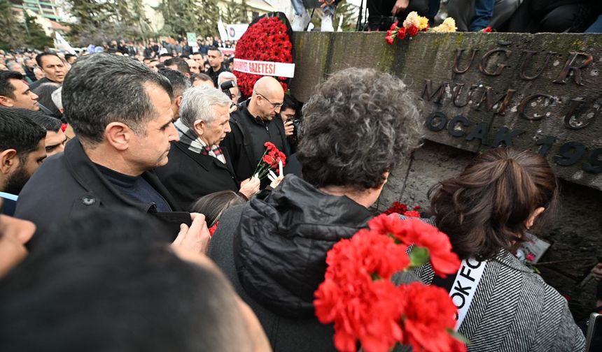 Gazeteci Uğur Mumcu, bombalı saldırıya uğradığı sokakta anıldı