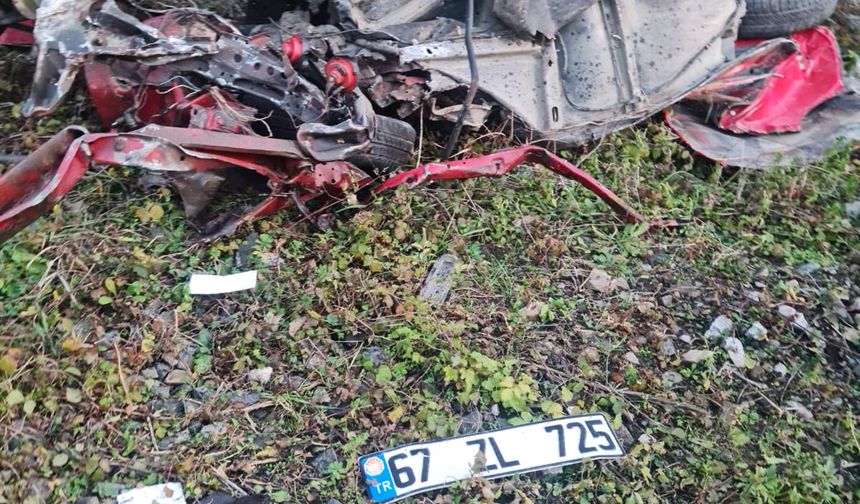 Hemzemin geçitte otomobile tren çarptı: 1 ölü