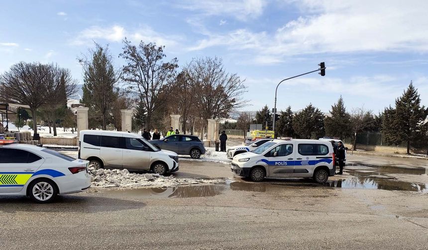 İş makinesinin çarpıp üzerinden geçtiği motosikletin sürücüsü öldü