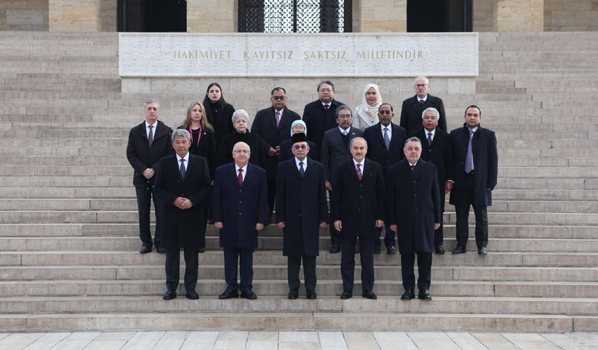 Malezya Başbakanı İbrahim, Anıtkabir'i ziyaret etti