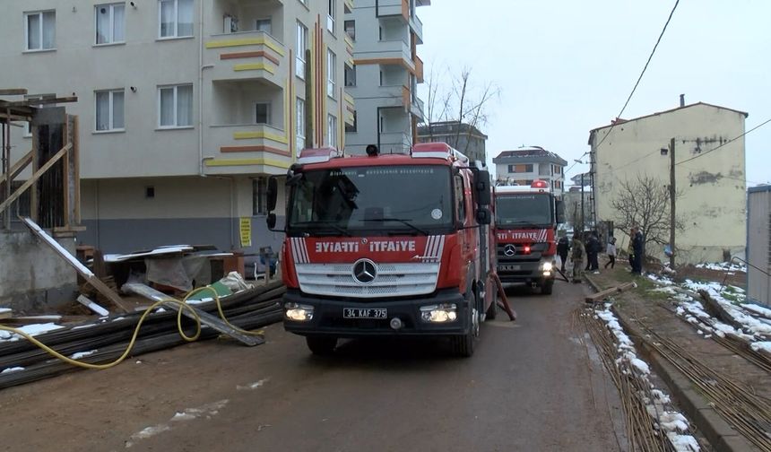 Sultanbeyli'de 5 katlı binada yangın; 8'i çocuk 12 kişiyi itfaiye kurtardı