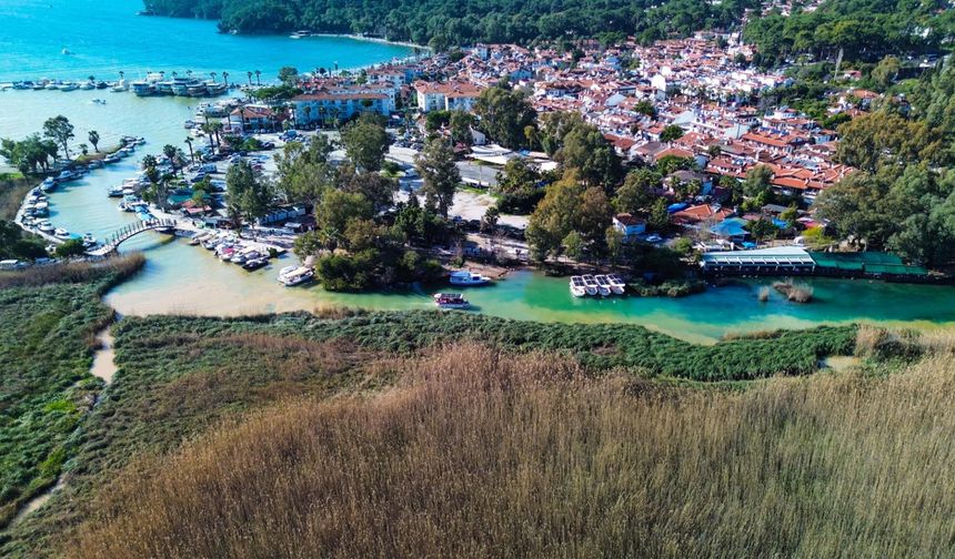 Akyaka'da denizin rengi değişti