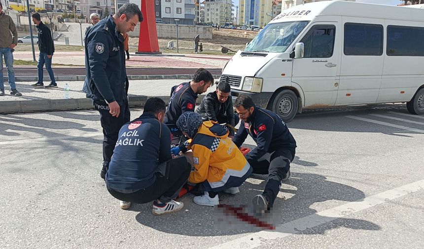 Minibüsün çarptığı yaya 32 metre ileriye fırladı