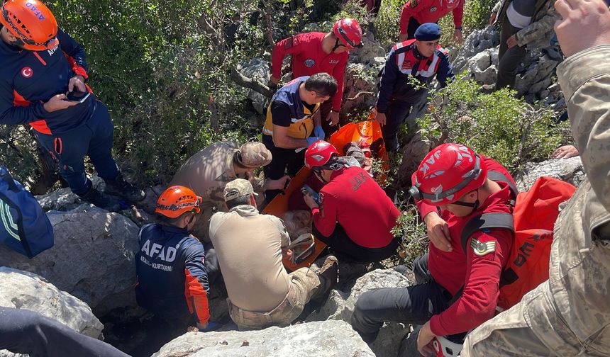 Antalya'da Kaybolan Yaşlı Kadın Kayalıkta Bulundu
