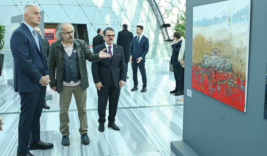 Bakan Ersoy, 'Başkent Ankara' sergisini ziyaret etti