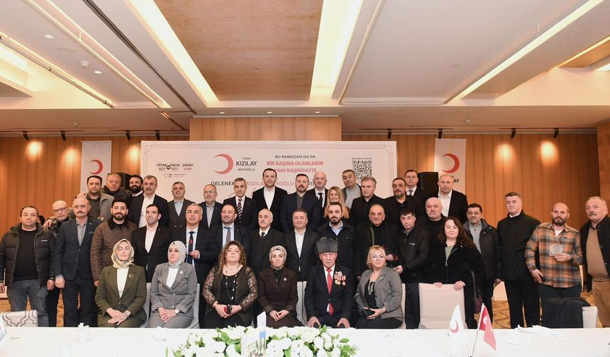 Beyoğlu’nun tüm renkleri Kızılay iftarında aynı sofrada