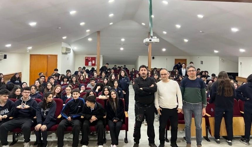 Mehmet Pisak Anadolu Lisesi’nde “Deprem” paneli düzenlendi