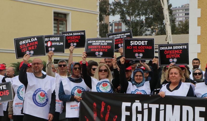 Adana'da öğretmenler, eğitimde şiddete 'dur' demek için iş bıraktı
