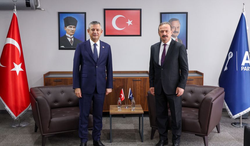 CHP lideri Özgür Özel, Anahtar Parti Genel Başkanı Yavuz Ağıralioğlu ile görüştü