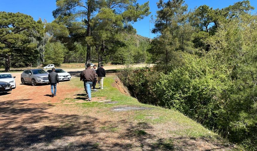 Fetihiye’de top oynarken uçurumdan düşüp öldü