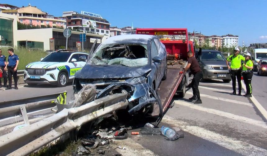 Çekmeköy'de bariyere çarpan otomobilin sürücüsü yaralandı