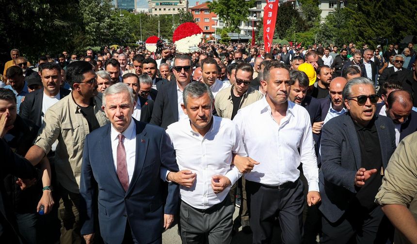 Özgür Özel: Derhal kurultay yapın, partiyi seçilmiş bir genel başkana kavuşturun