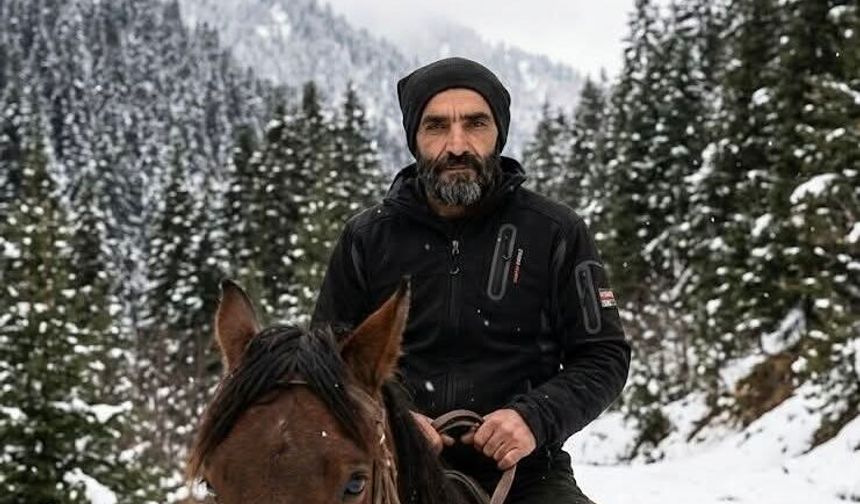 Dereye düşen kamyonette kaybolan babanın gömleğine ulaşıldı
