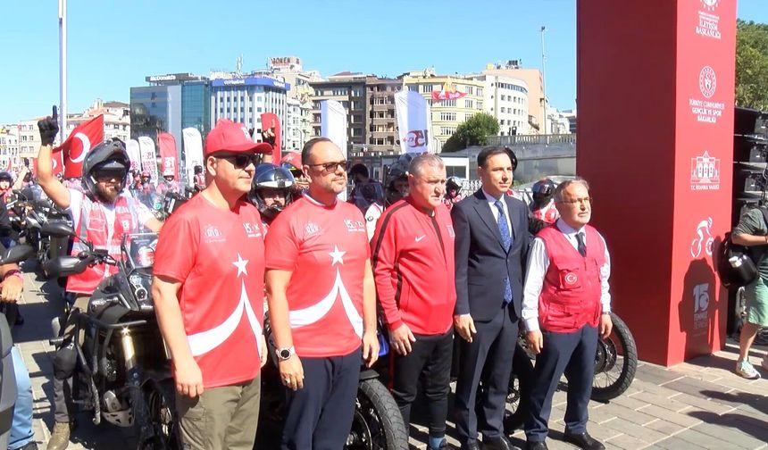 15 Temmuz etkinlikleri kapsamında düzenlenen bisiklet turu Taksim'de başladı