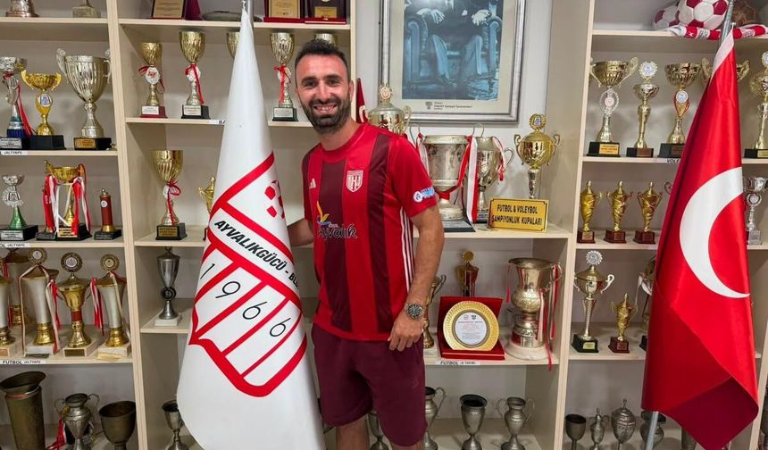 Ayvalıkgücü'nde savunma için 2 imza tamam