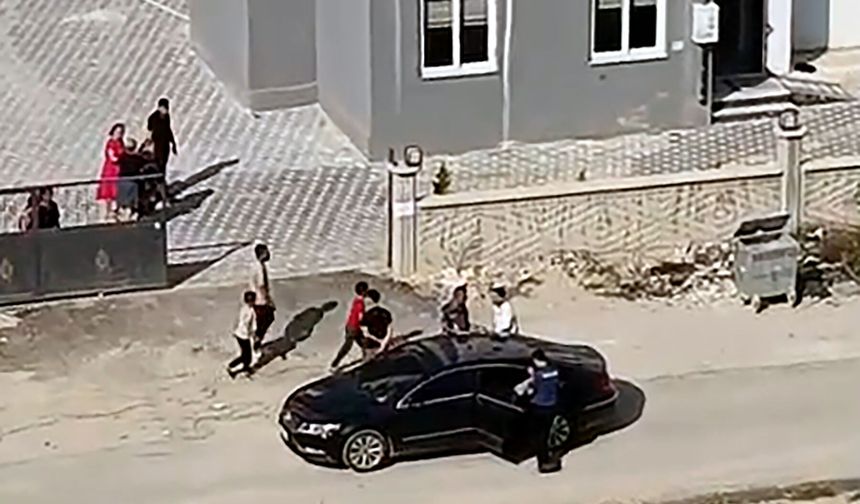 Apartman bahçesinde tartıştığı kadını dövdü