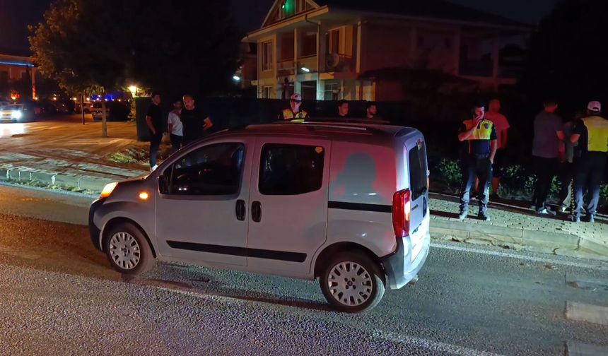 Bursa'da hafif ticari araç kaldırıma çarptı: 1 yaralı