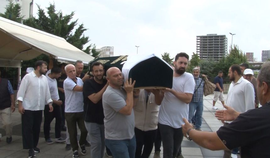 İETT otobüs kazasında hayatını kaybeden kadın yolcu toprağa verildi