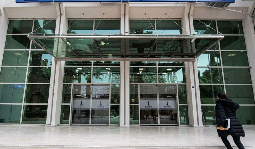 İzmir'de Büyükşehir Belediyesi soruşturmasında Veli Ağbaba'nın ağabeyi gözaltına alındı