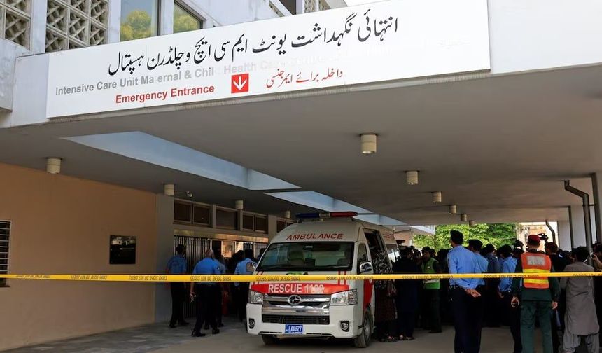 Pakistan'da hastanenin yenidoğan servisinde yangın: 15 bebek hayatını kaybetti