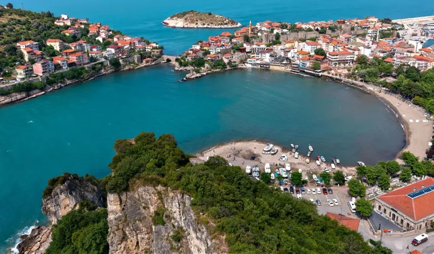 6 bin 600 nüfuslu Amasra'ya 8 ayda 1 milyon turist geldi