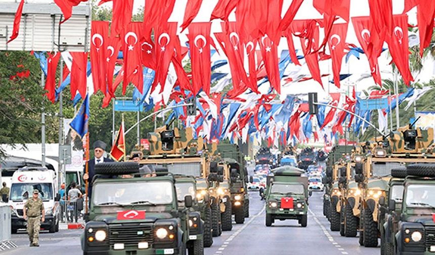 Vatan Caddesi'nde 30 Ağustos Zafer Bayramı töreni