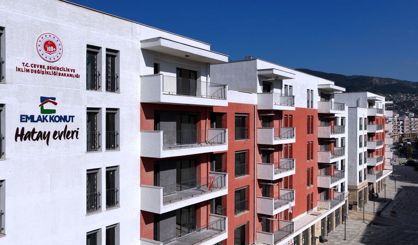 Bakan Kurum, yeni evine taşınan Hataylı depremzedenin görüntülerini paylaştı