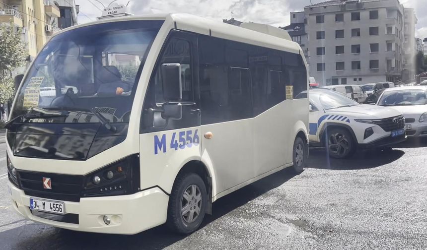 Güngören'de tramvay, minibüse çarptı